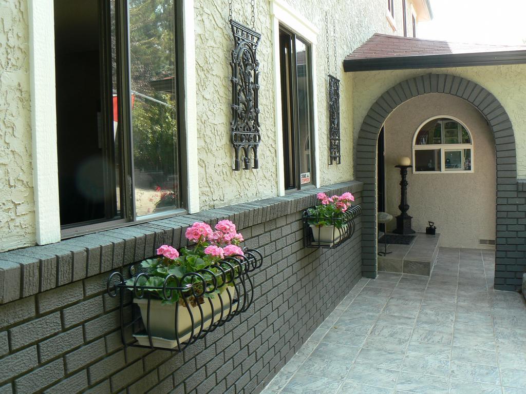 A Touch Of English B&B Kelowna Eksteriør bilde