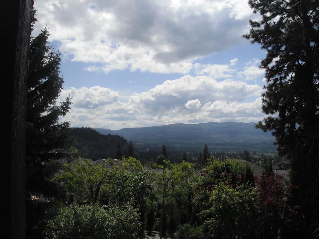 A Touch Of English B&B Kelowna Eksteriør bilde
