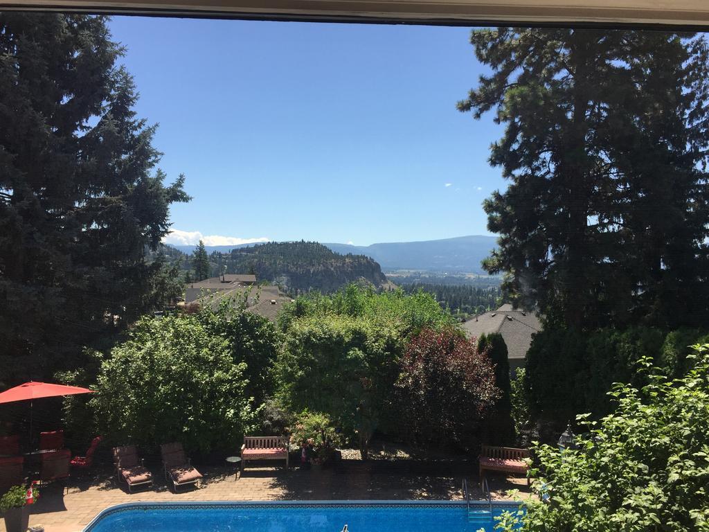 A Touch Of English B&B Kelowna Eksteriør bilde
