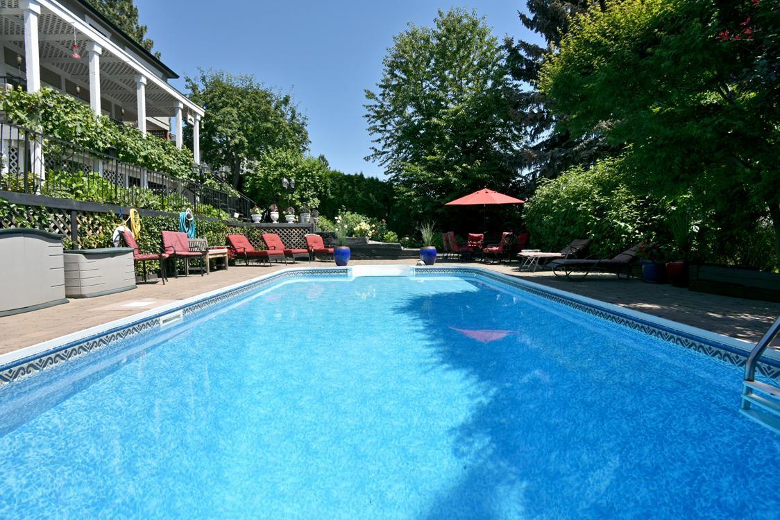 A Touch Of English B&B Kelowna Eksteriør bilde