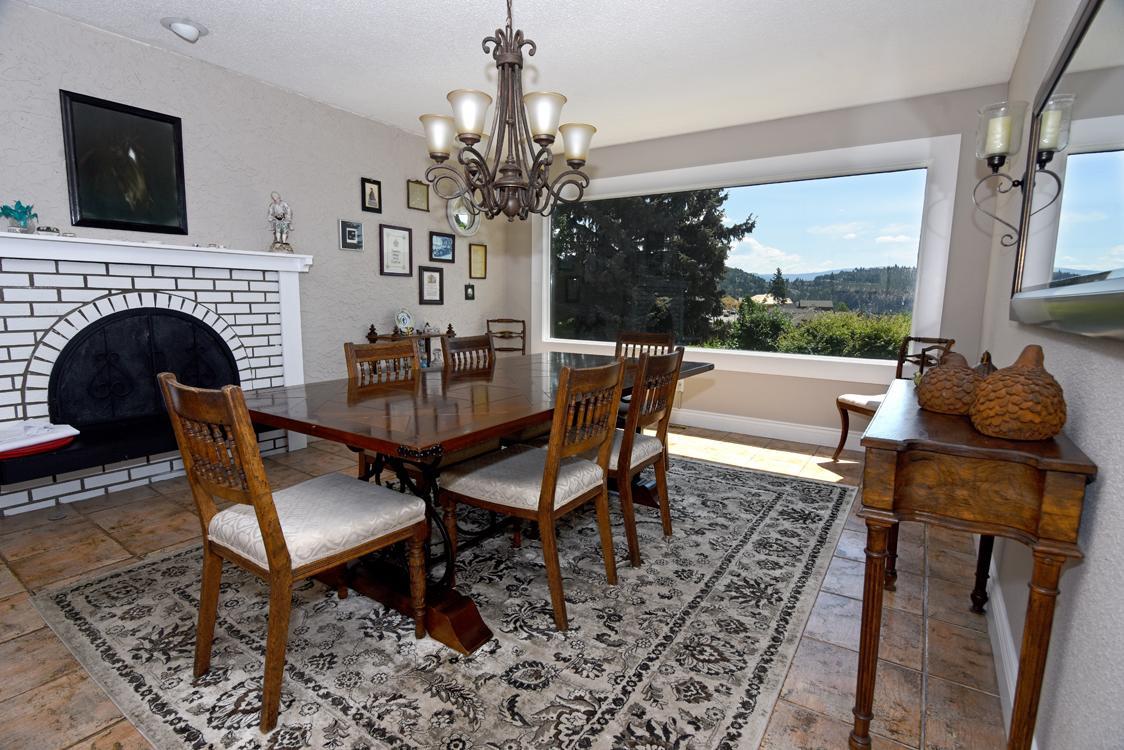 A Touch Of English B&B Kelowna Eksteriør bilde